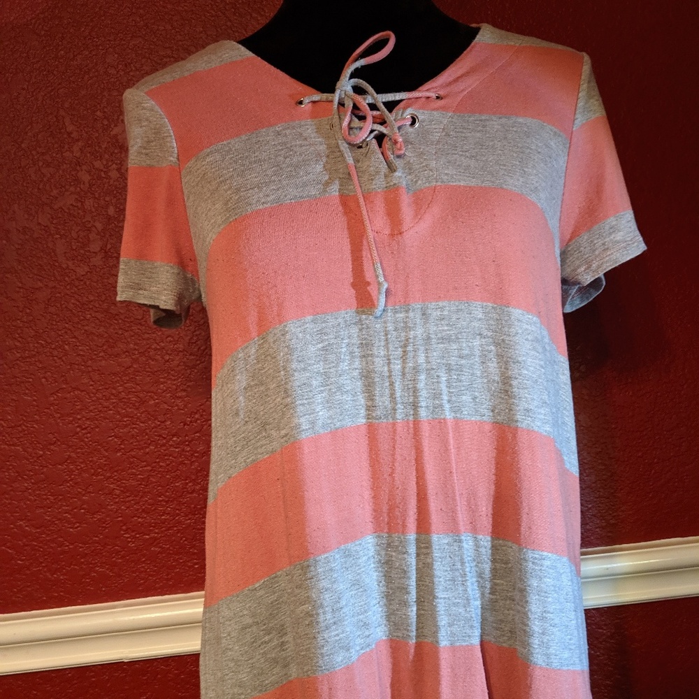 Rue21 Striped Hi-Low shirt. Lrg